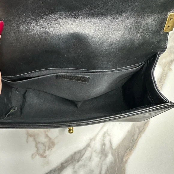 SOLD❌❌❌ Chanel Old Medium Boy Bag - Picture 13 of 17